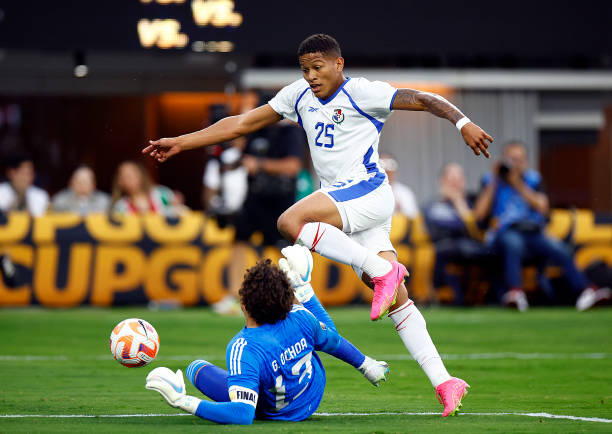 Iván Anderson lateral derecho panameño